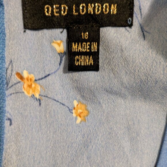 QED London Floral Tulip Dress - Picture 4 of 4